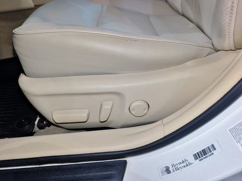 Used 2017 Toyota Camry XLE FWD image 17