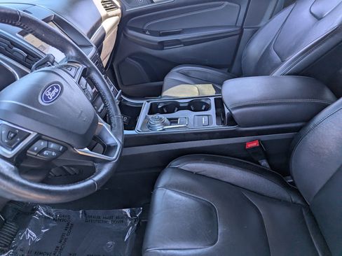 Used 2019 Ford Edge Titanium image 18