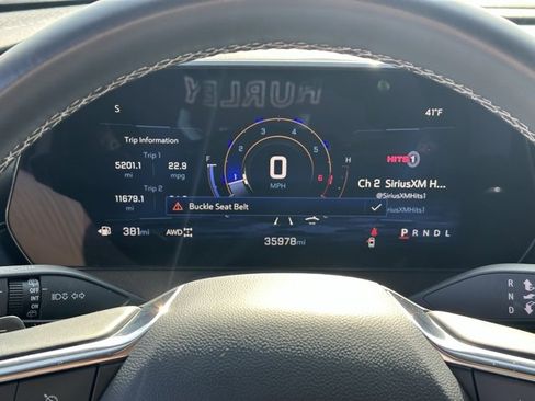 Used 2025 Chevrolet Traverse LT image 8