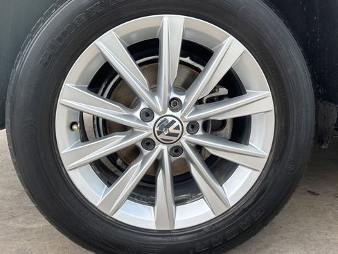 Used 2015 Volkswagen Tiguan S image 24