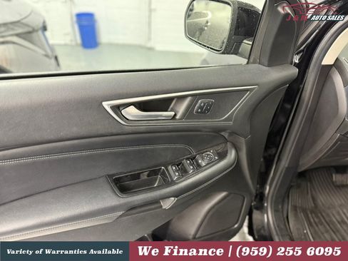 Used 2017 Ford Edge Titanium w/ Equipment Group 301A AWD/4WD image 31