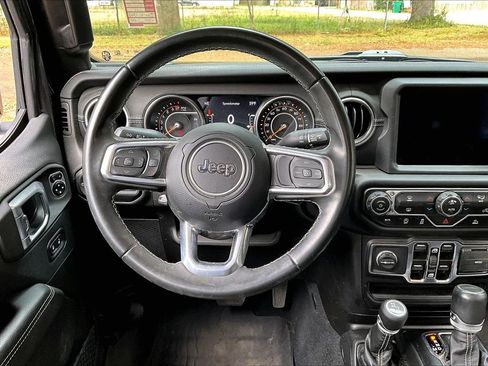 Used 2022 Jeep Gladiator Overland w/ Popular Equipment Package image 8