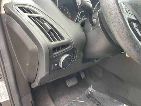 Used 2016 Ford Focus SE image 18