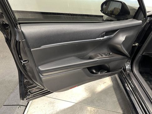 Used 2021 Toyota Camry SE image 9