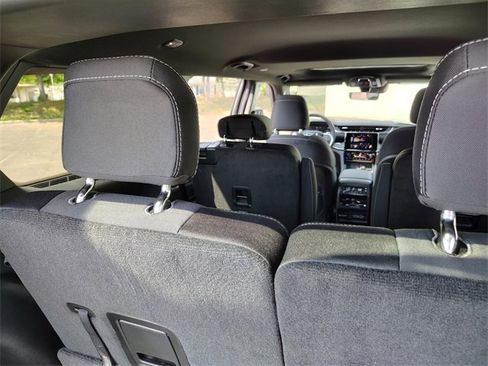 New 2025 Jeep Grand Cherokee L Laredo w/ Luxury Tech Group I image 33