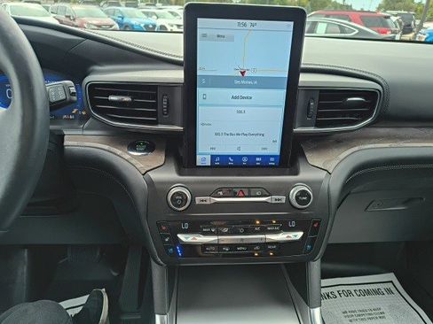 Used 2020 Ford Explorer Platinum w/ Premium Technology Package image 25