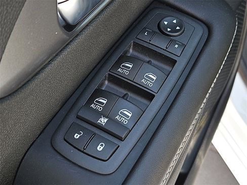 New 2026 Chrysler Pacifica Select image 13