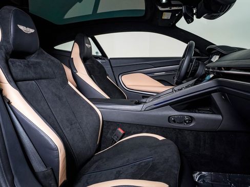 Used 2025 Aston Martin DB12 Coupe RWD image 18