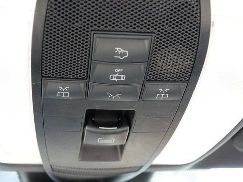 Used 2010 Mercedes-Benz C 300 Sedan image 70
