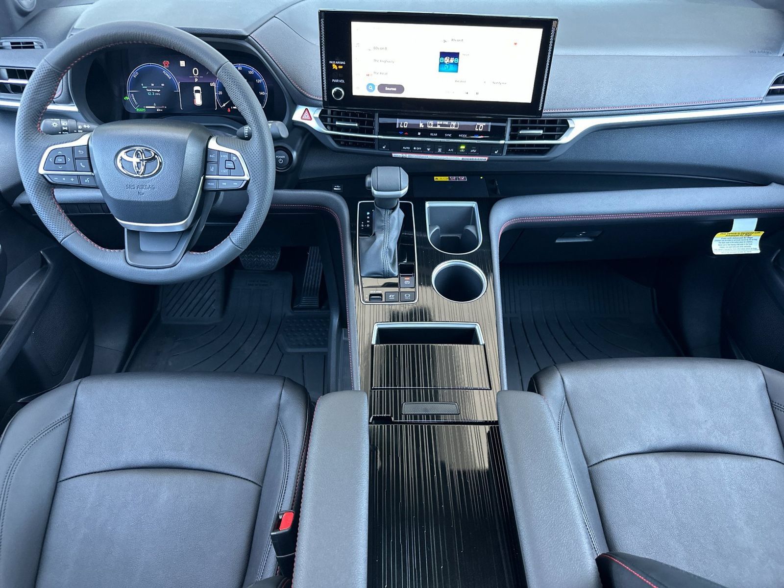 Used 2026 Toyota Sienna XSE FWD image 14