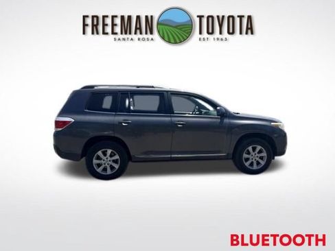 Used 2013 Toyota Highlander Plus AWD/4WD image 4