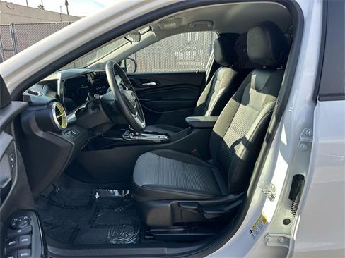 Used 2024 Chevrolet Trax LT w/ Driver Confidence Package image 17