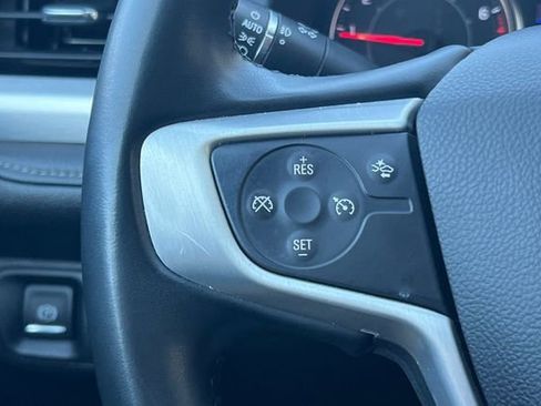 Used 2023 GMC Acadia SLT image 28