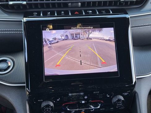 New 2025 Jeep Grand Cherokee Altitude AWD/4WD image 12
