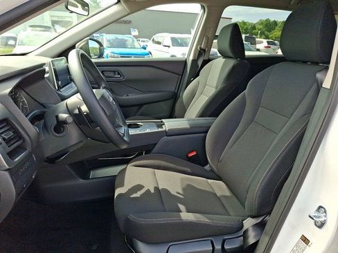 Used 2025 Nissan Rogue S FWD image 17