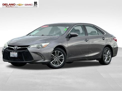 Used 2016 Toyota Camry SE image 1