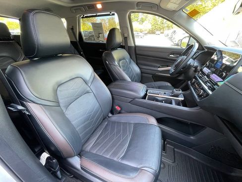 Used 2023 Nissan Pathfinder Platinum w/ Cargo Package FWD image 32