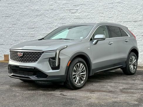 Certified 2024 Cadillac XT4 Premium Luxury image 3