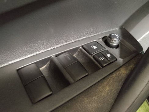 Used 2022 Toyota Corolla LE FWD image 27