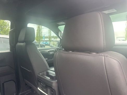 Used 2023 GMC Sierra 1500 AT4 w/ Technology Package AWD/4WD image 12