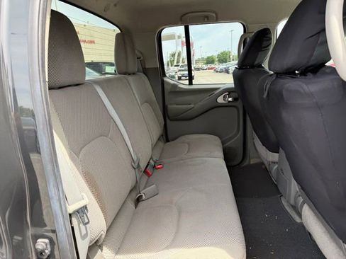 Used 2013 Nissan Frontier SV image 18