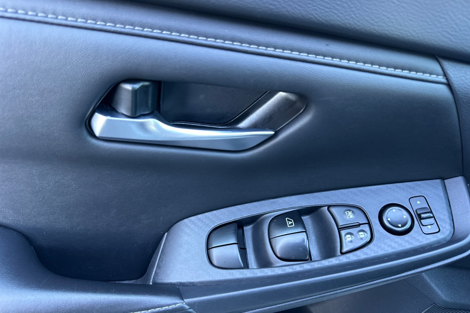 Used 2024 Nissan Sentra SV FWD image 12