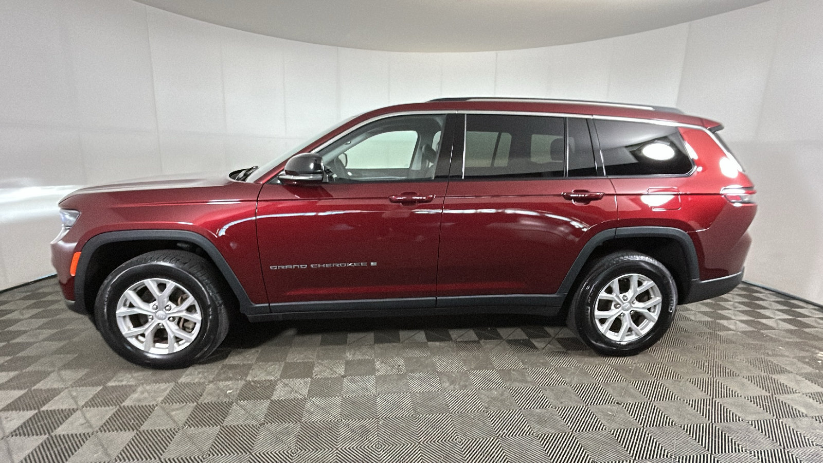 Used 2023 Jeep Grand Cherokee L Limited AWD/4WD image 7