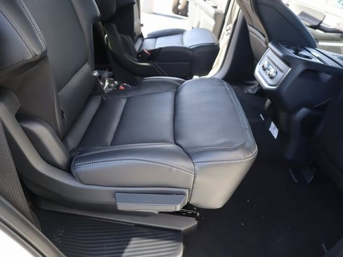 New 2025 Ford Expedition Platinum w/ Driver's Package image 16