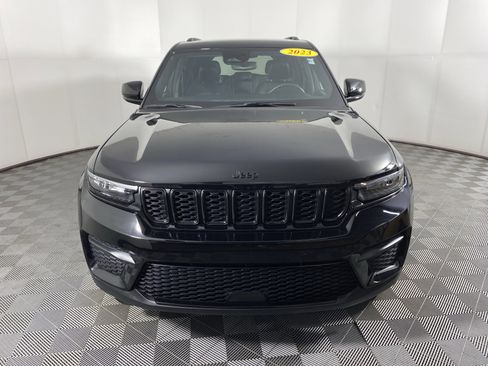 Used 2023 Jeep Grand Cherokee Altitude image 12