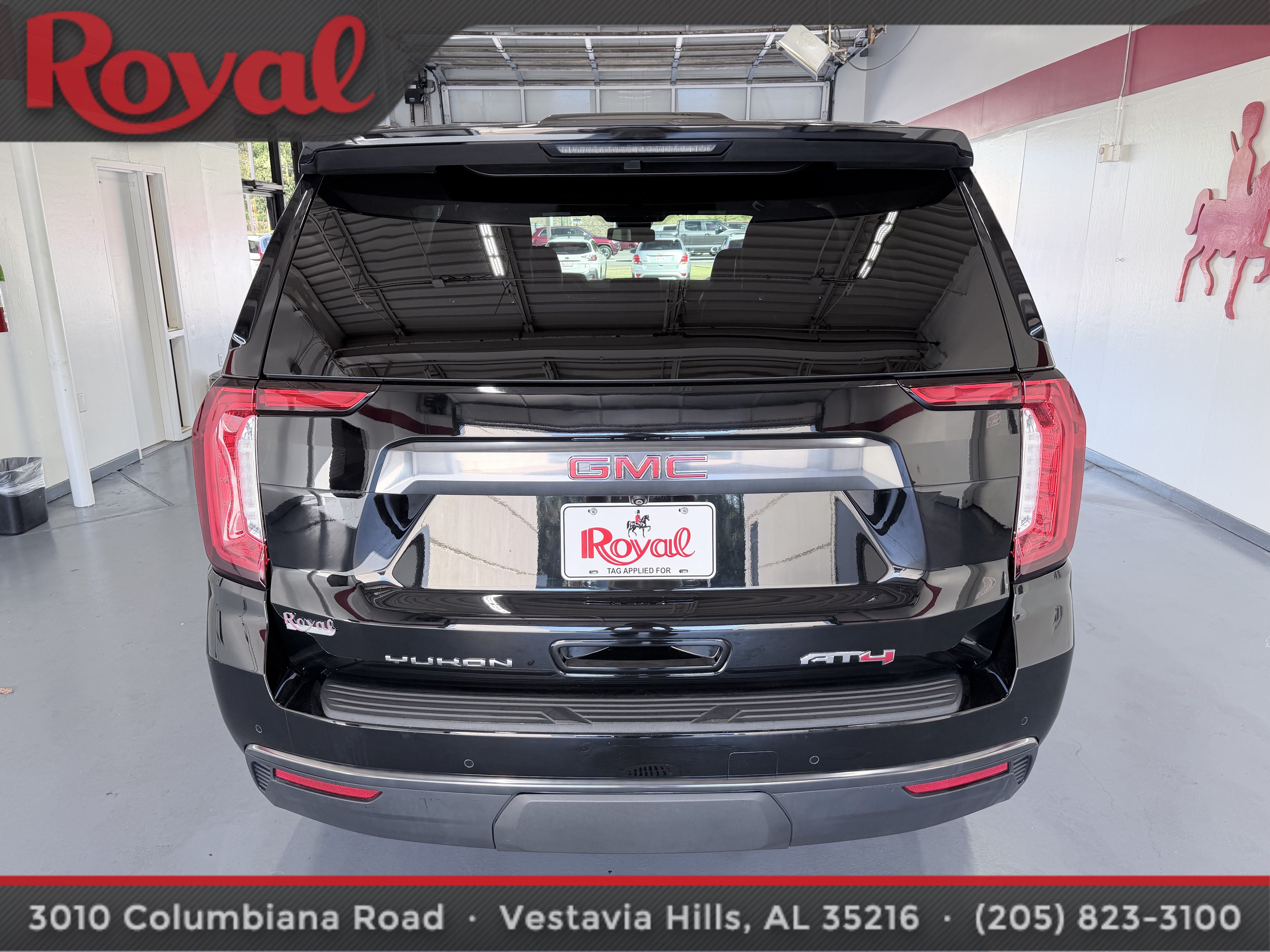 Used 2023 GMC Yukon AT4 w/ AT4 Premium Package AWD/4WD image 5