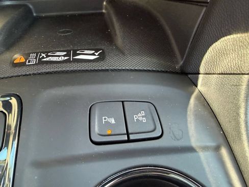 Used 2024 Chevrolet Equinox Premier AWD/4WD image 22
