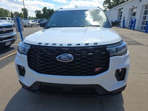 Used 2025 Ford Explorer ST AWD/4WD image 2