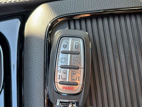 New 2026 Chrysler Pacifica Limited w/ S Appearance Package image 31