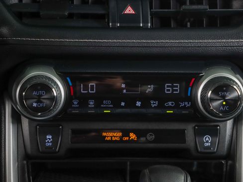 Used 2021 Toyota RAV4 XLE FWD image 20