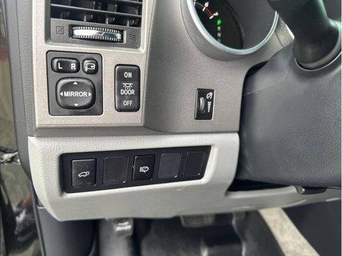 Used 2011 Toyota Sequoia Limited image 19