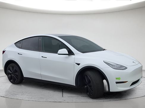 Used 2023 Tesla Model Y Long Range AWD/4WD image 4