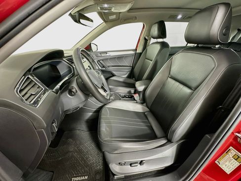 Used 2022 Volkswagen Tiguan SE FWD image 13