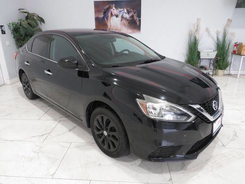 Used 2019 Nissan Sentra SV FWD image 2