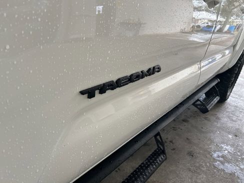 Used 2022 Toyota Tacoma SR5 image 14