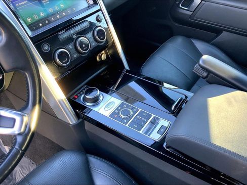 Used 2020 Land Rover Discovery HSE image 16