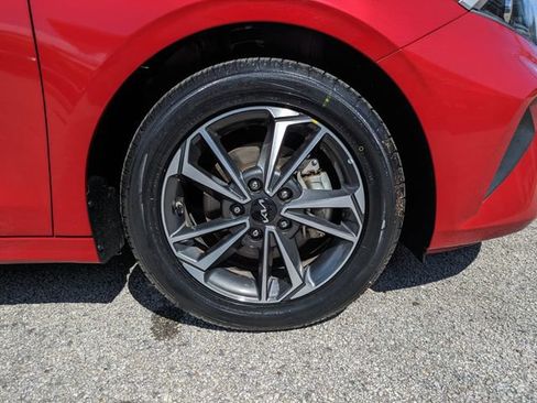Used 2024 Kia Forte LXS w/ LXS Technology Package FWD image 11