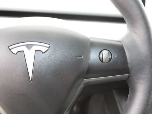 Used 2023 Tesla Model Y Long Range AWD/4WD image 16