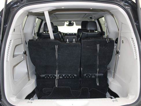 Used 2023 Chrysler Pacifica Limited FWD image 18