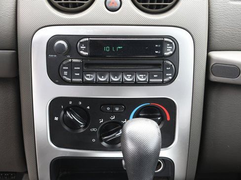Used 2005 Jeep Liberty Limited AWD/4WD image 19