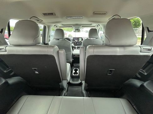 Used 2022 Toyota Highlander Limited image 16