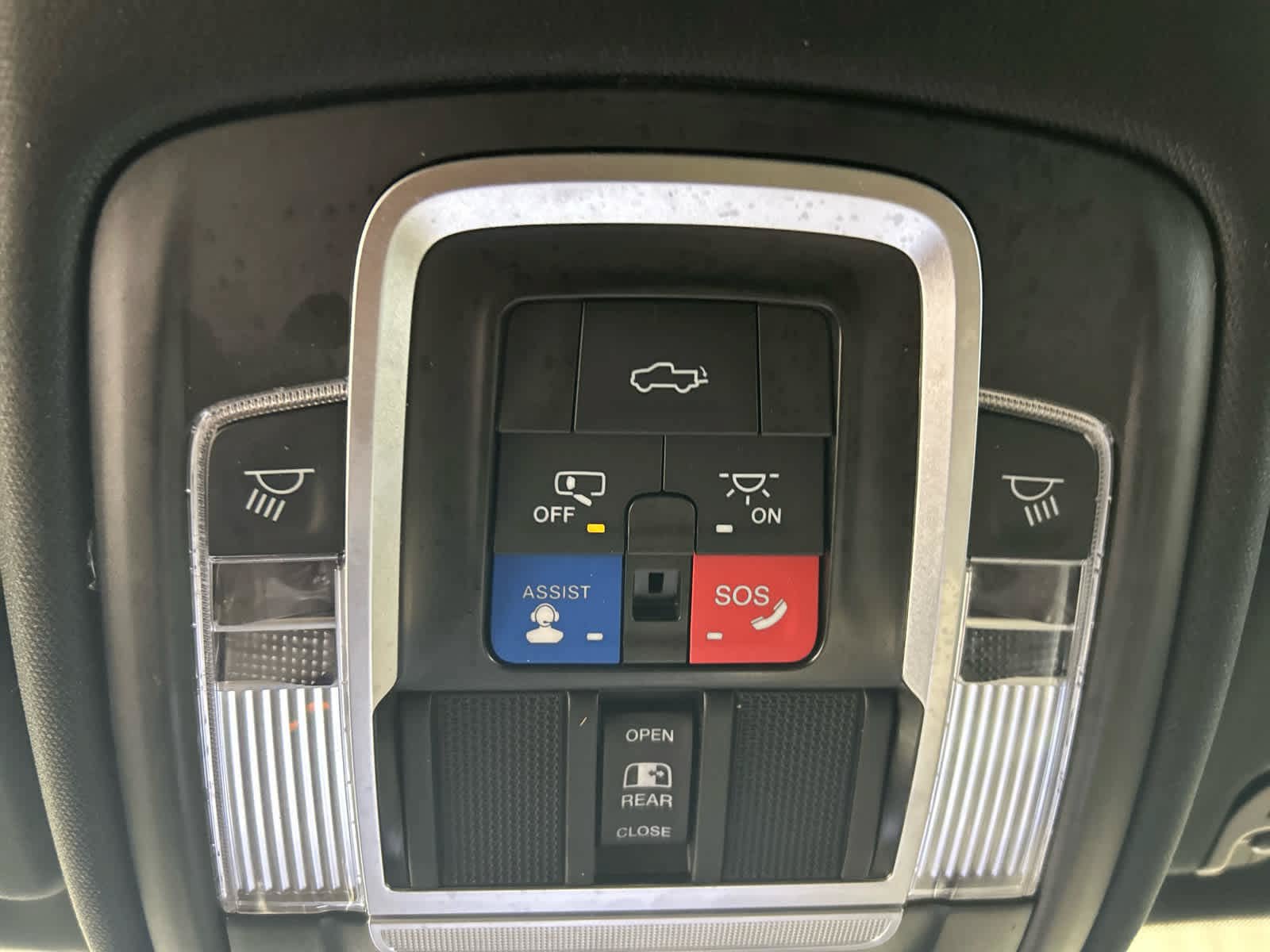 Used 2023 RAM 1500 Laramie AWD/4WD image 6