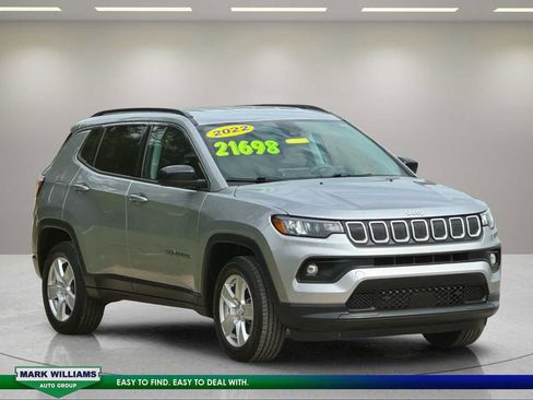 Used 2022 Jeep Compass Latitude AWD/4WD image 2