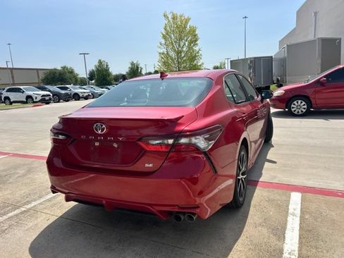 Used 2022 Toyota Camry SE FWD image 3