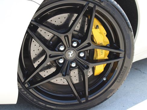 Used 2017 Ferrari California T image 24