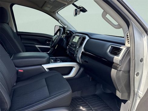 Certified 2017 Nissan Titan SV image 18